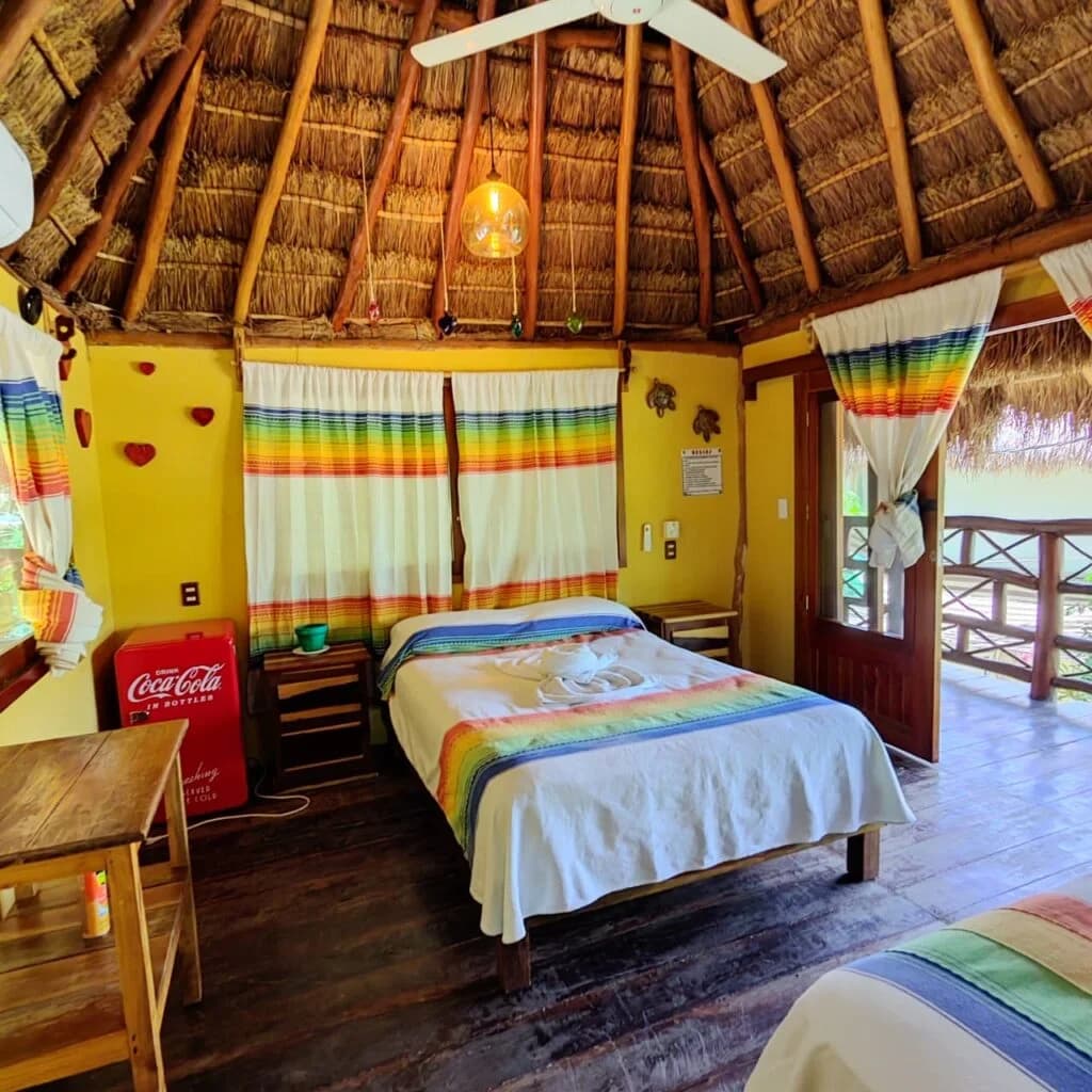 Interior de cabaña en Cenote San Isidro